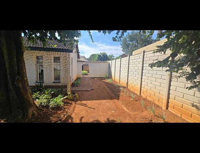 3 BEDROOM HOUSE FOR SALE IN VANDERBIJLPARK SE 2